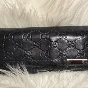 Authentic Gucci Black Leather Embossed Wallet with Authentication Letter